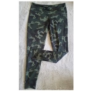 AR33 Camo Leggings